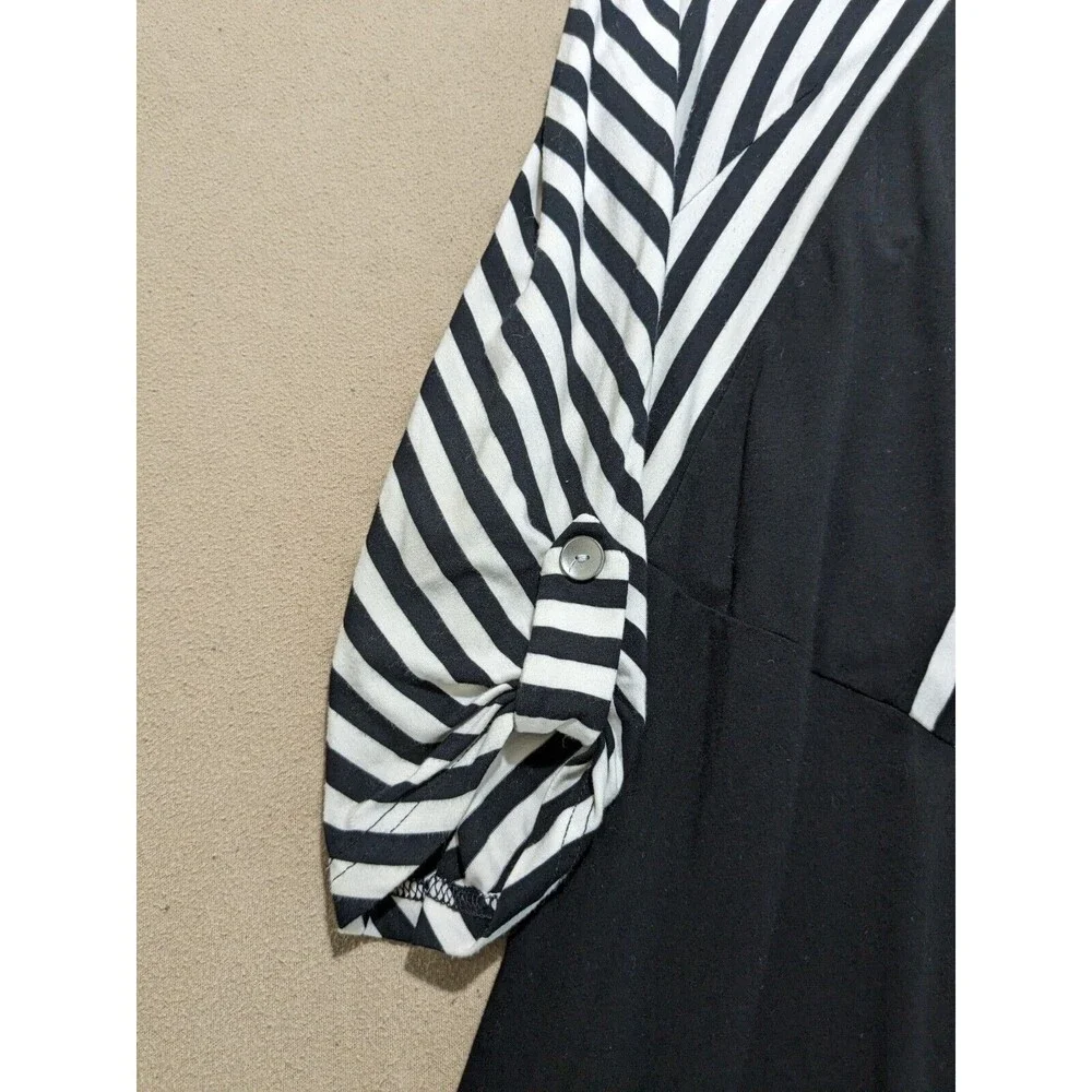 Lior Paris Black & White Stripes, Geometric Pattern Tunic with V-Neck Collar SM - Picture 3 of 10